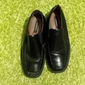Black dress shoes